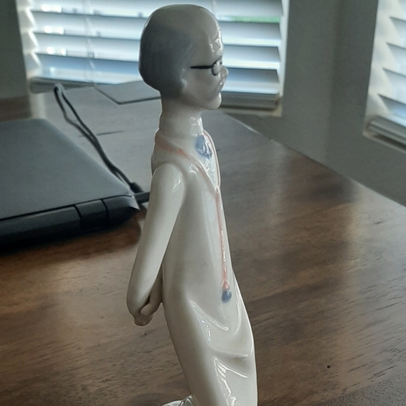 Duncan Royale doctor figurine - Picture 4 of 5